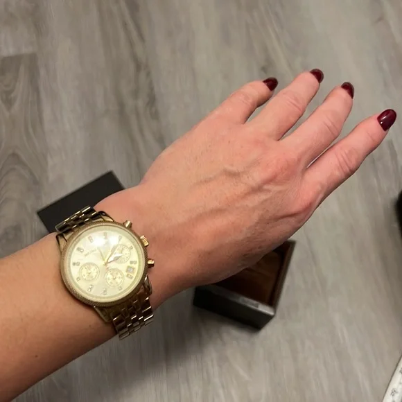 Michael Kors gold watch - Picture 6 of 8